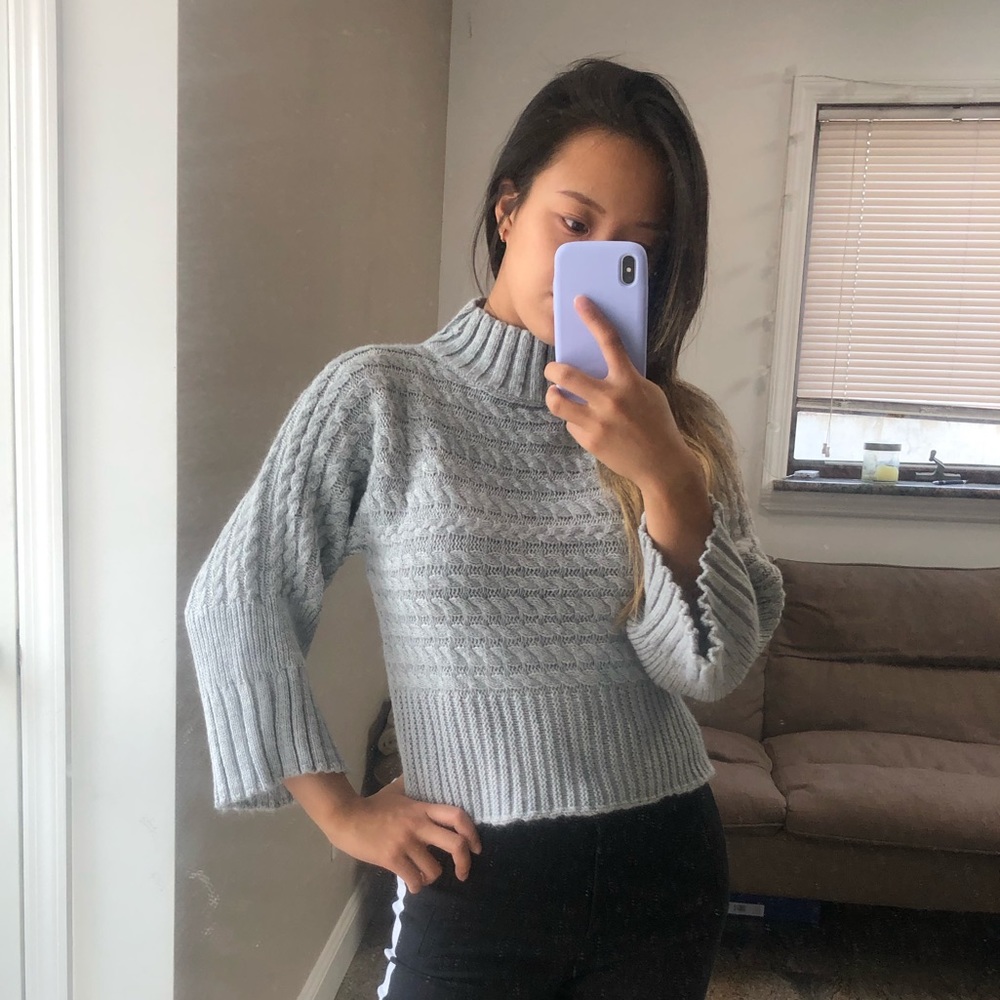 Large sleeve sweater